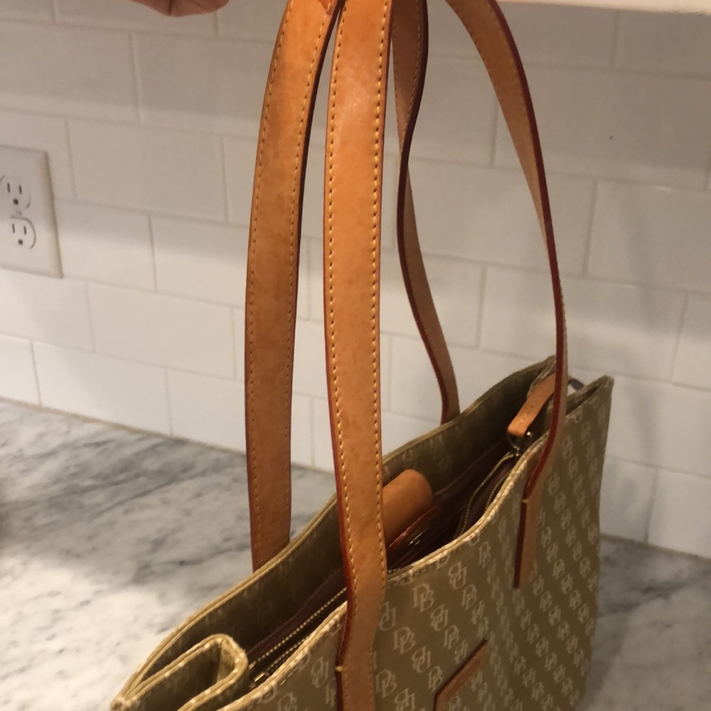 Dooney & Bourke Signature Logo Bag Tan/Cream pink interior w/ original reg card - Picture 6 of 7